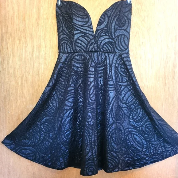 Windsor Dresses | Windsor Black Patterned Corset Skater Cocktail Dress. Worn Once! Jnr. Large | Color: Black/Silver | Size: Lj | Cherylopezusa's